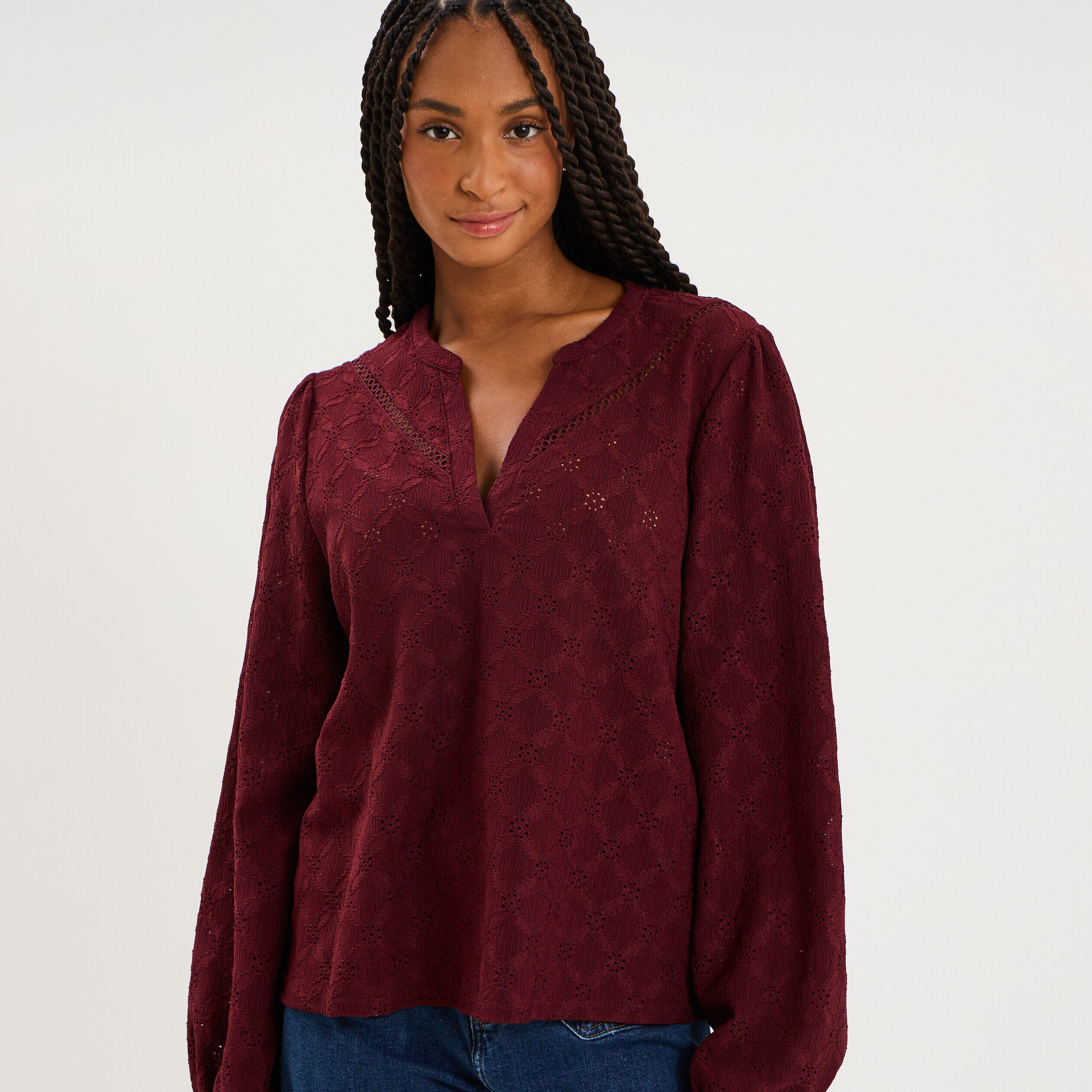 Blouse broderie anglaise manches longues violet foncé femme